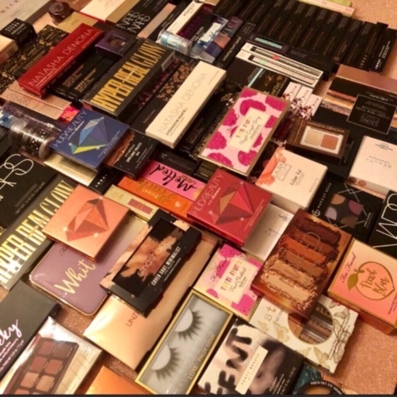 ‼️ NEW ‼️ MAKEUP MYSTERY BOX - Picture 2 of 7